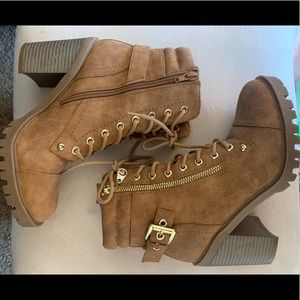 Brand new guess boots!